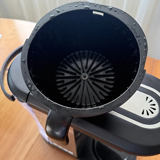 Grinds cone with machine